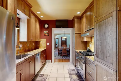 Kitchen - 627 E Alder St, Walla Walla, WA 99362 photo 5 of 7
