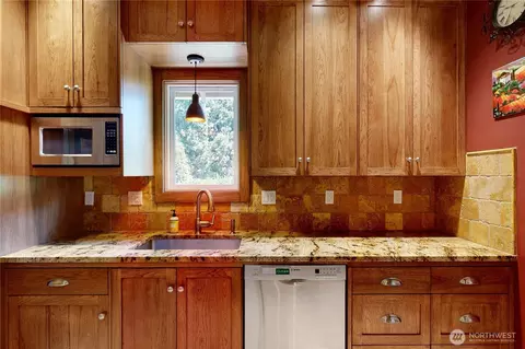 Kitchen - 627 E Alder St, Walla Walla, WA 99362 photo 3 of 7