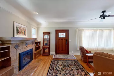 Entry Way - 627 E Alder St, Walla Walla, WA 99362 photo 1 of 2