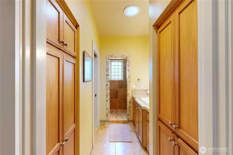 Entry Way - 627 E Alder St, Walla Walla, WA 99362 photo 2 of 2