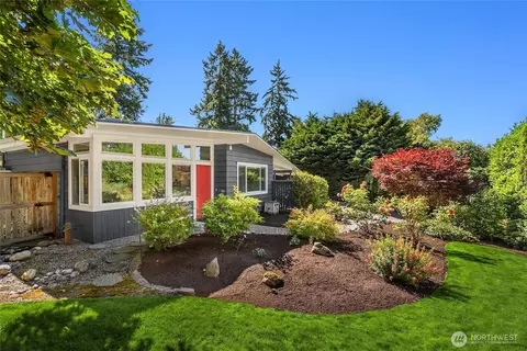 690 Lovell Ave NW, Bainbridge Island, WA 98110