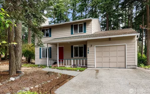198 NW Columbia Dr, Oak Harbor, WA 98277