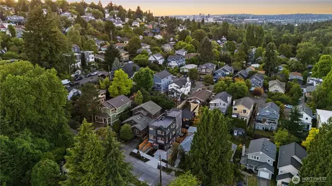 2618 E A E Roy St, Seattle, WA 98112 photo 31