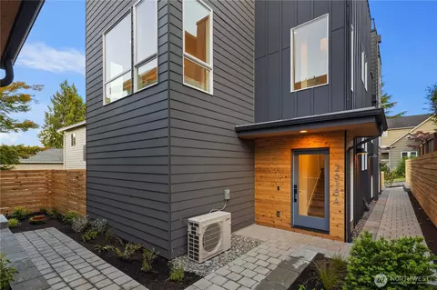 2618 E A E Roy St, Seattle, WA 98112