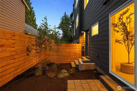 2618 E A E Roy St, Seattle, WA 98112 photo 26