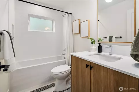 2618 E A E Roy St, Seattle, WA 98112 photo 21