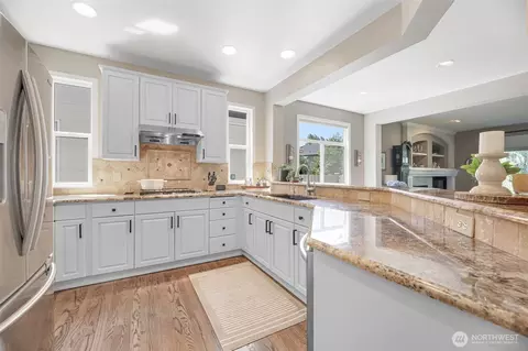 Kitchen - 18606 34th Ave SE, Bothell, WA 98012 photo 2 of 3