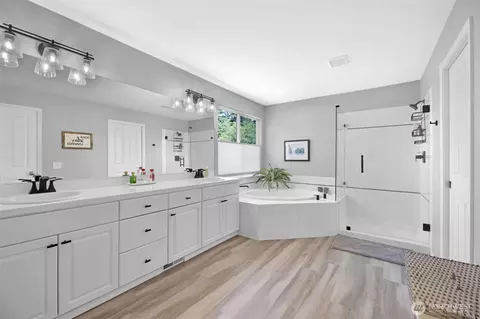 Bath - 18606 34th Ave SE, Bothell, WA 98012 photo 2 of 3