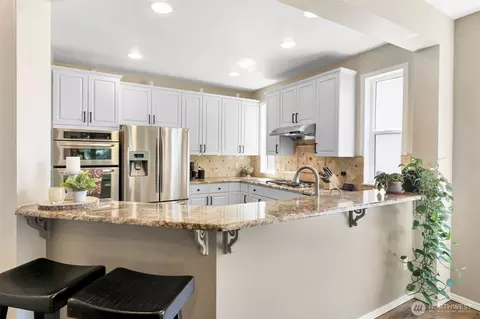 Kitchen - 18606 34th Ave SE, Bothell, WA 98012 photo 3 of 3