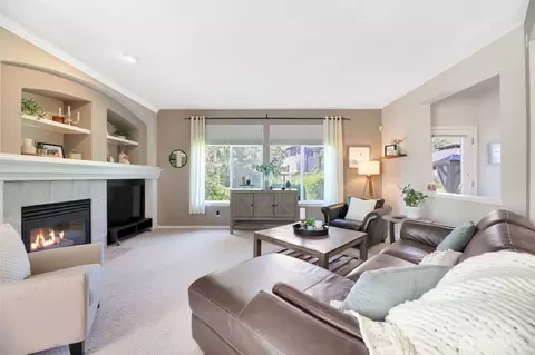 Living - 18606 34th Ave SE, Bothell, WA 98012 photo 4 of 5