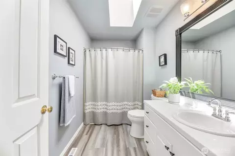 Bath - 18606 34th Ave SE, Bothell, WA 98012 photo 3 of 3