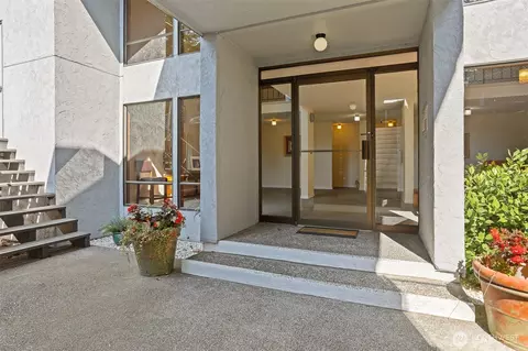 8517 242nd St SW #205A, Edmonds, WA 98026