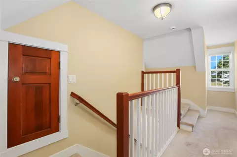 Entry Way - 24537 SE 384th St, Enumclaw, WA 98022 photo 2 of 2