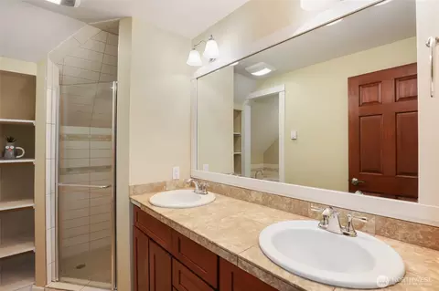 Bath - 24537 SE 384th St, Enumclaw, WA 98022 photo 4 of 4