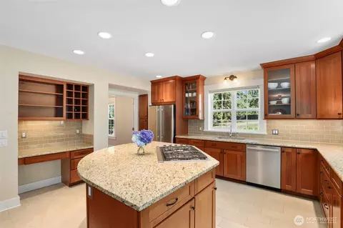 Kitchen - 24537 SE 384th St, Enumclaw, WA 98022 photo 2 of 5