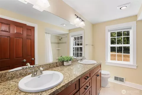 Bath - 24537 SE 384th St, Enumclaw, WA 98022 photo 3 of 4