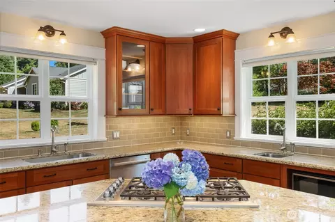 Kitchen - 24537 SE 384th St, Enumclaw, WA 98022 photo 3 of 5