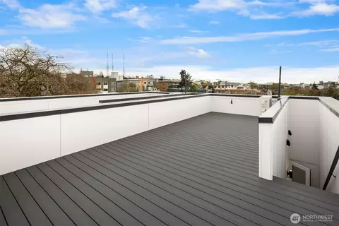 Exterior - 1024 E John St, Seattle, WA 98102 photo 2 of 4