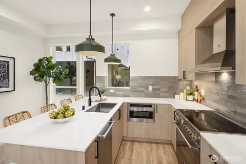 Kitchen - 1024 E John St, Seattle, WA 98102 photo 3 of 3
