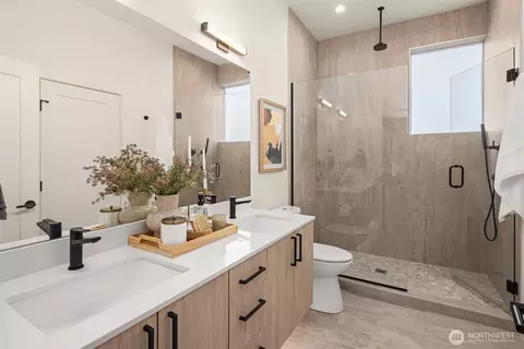 Bath - 1024 E John St, Seattle, WA 98102 photo 4 of 5