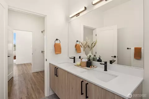 Bath - 1024 E John St, Seattle, WA 98102 photo 3 of 5