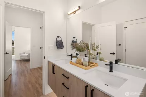 Bath - 1024 E John St, Seattle, WA 98102 photo 5 of 5