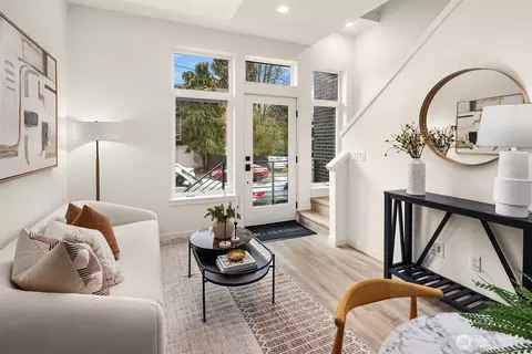 Living - 1024 E John St, Seattle, WA 98102 photo 2 of 2