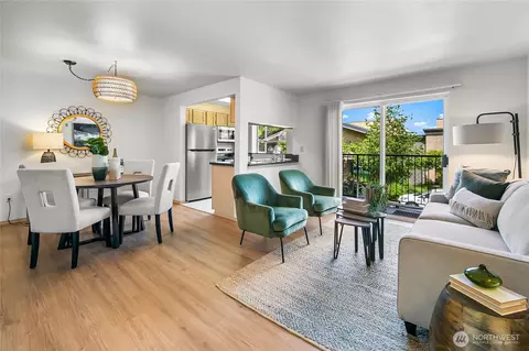 12056 15th Ave NE #204, Seattle, WA 98125