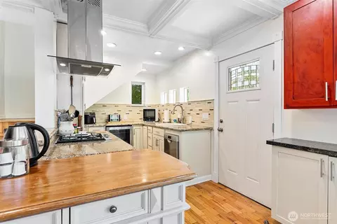 Kitchen - 3915 Gilmore Rd, Everson, WA 98247 photo 3 of 5