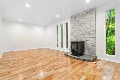 Living - 3915 Gilmore Rd, Everson, WA 98247 photo 2 of 4