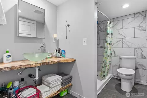 Bath - 3915 Gilmore Rd, Everson, WA 98247 photo 1 of 2