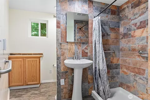 Bath - 3915 Gilmore Rd, Everson, WA 98247 photo 2 of 2