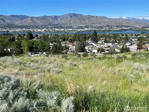 2714 Casa Mia Dr, East Wenatchee, WA 98802