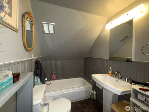 Bath - 30545 E Highway 20, Republic, WA 99166 photo 2 of 2