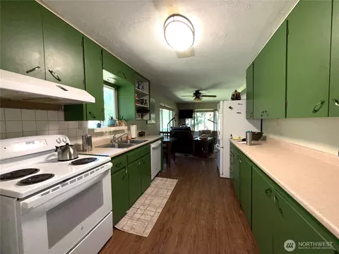 Kitchen - 30545 E Highway 20, Republic, WA 99166 photo 1 of 2