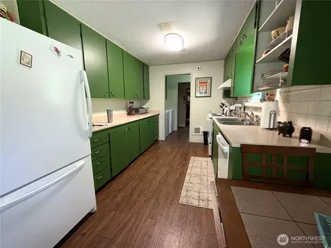 Kitchen - 30545 E Highway 20, Republic, WA 99166 photo 2 of 2