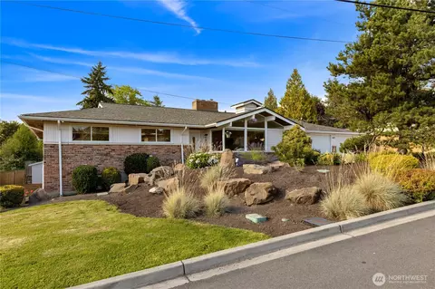 418 SW 175th Pl, Normandy Park, WA 98166