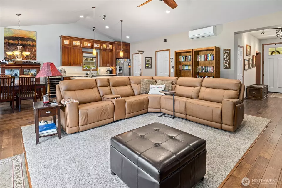 Living - 191 Hermitage Dr, Cle Elum, WA 98922 photo 1 of 6