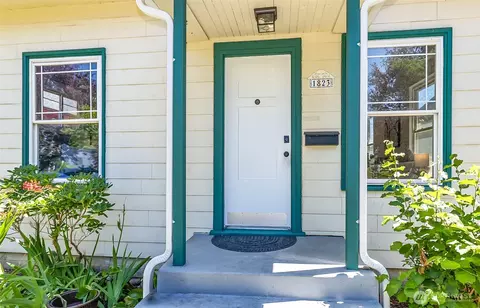Exterior - 1823 Rainier Ave, Everett, WA 98201 photo 2 of 6