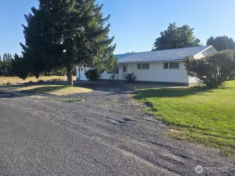 4126 NE Fairview Pl, Moses Lake, WA 98837
