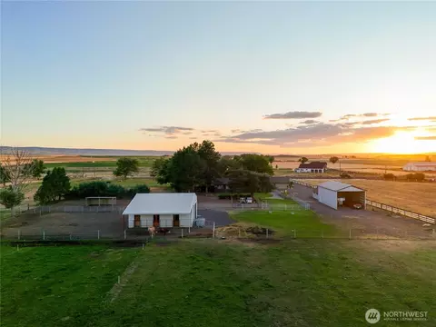 1135 Locher Rd, Touchet, WA 99360