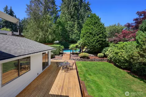 Exterior - 207 215th St SE, Bothell, WA 98021 photo 8 of 13