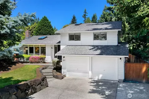 Exterior - 207 215th St SE, Bothell, WA 98021 photo 2 of 13