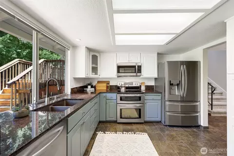 Kitchen - 207 215th St SE, Bothell, WA 98021 photo 2 of 4