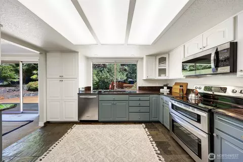 Kitchen - 207 215th St SE, Bothell, WA 98021 photo 1 of 4