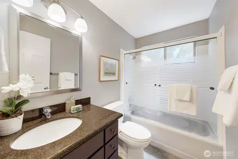 Bath - 207 215th St SE, Bothell, WA 98021 photo 2 of 2