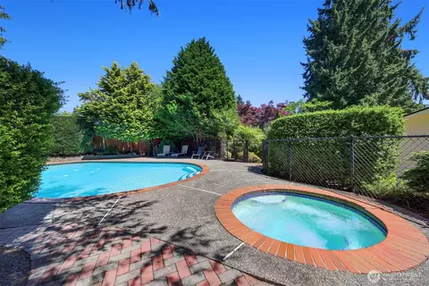 Exterior - 207 215th St SE, Bothell, WA 98021 photo 12 of 13