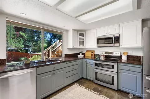 Kitchen - 207 215th St SE, Bothell, WA 98021 photo 4 of 4