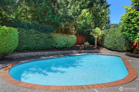 Exterior - 207 215th St SE, Bothell, WA 98021 photo 10 of 13