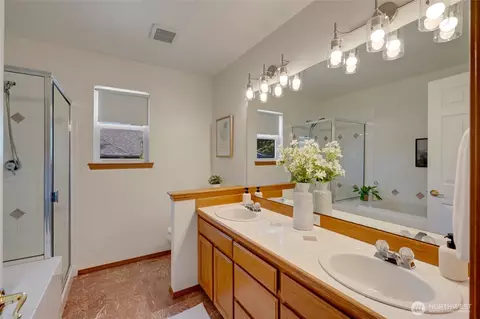 Bath - 10516 29th Ave SE, Everett, WA 98208 photo 1 of 3